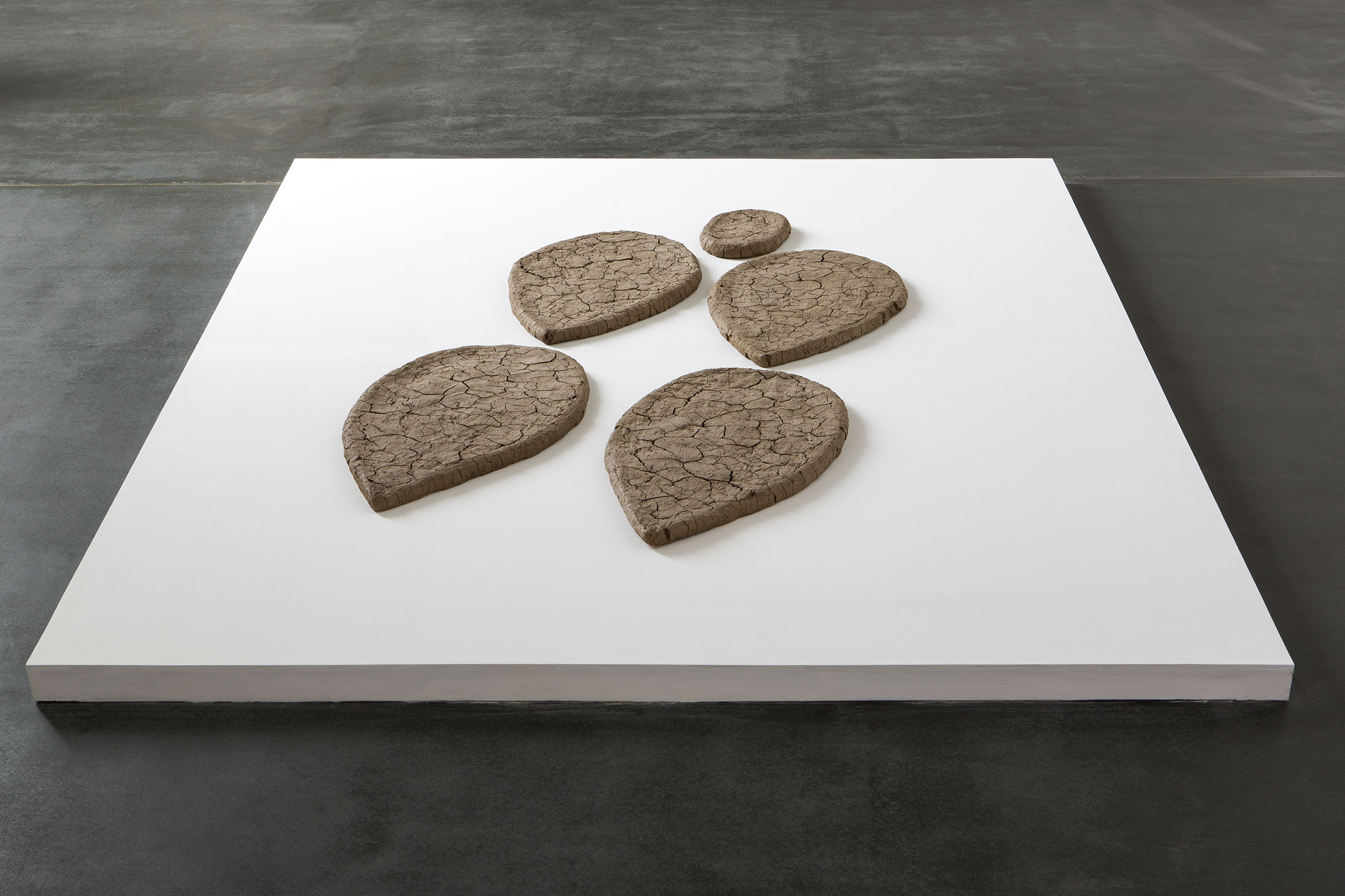 Ana Mendieta, Figura de fango, 1983-1984